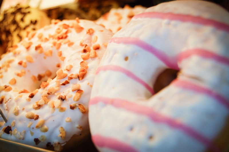 patisserie-SALERNES-min_donuts_sweets_pastries_pastry_shop_cake_cakes_bakery_eating-987656
